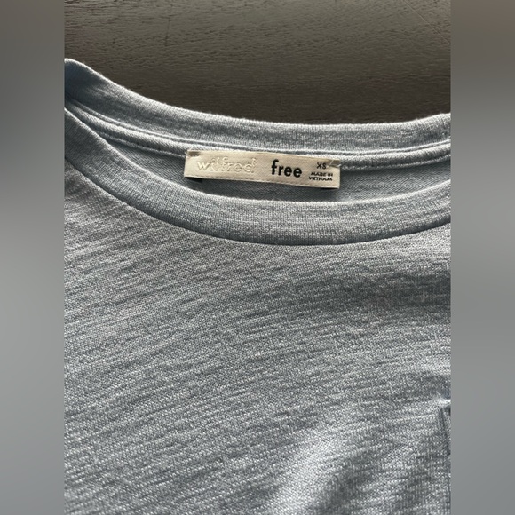 Aritizia Size Xtra-Small Women's Light Blue Knot Front Top Cropped Wilfred Free - Picture 3 of 5